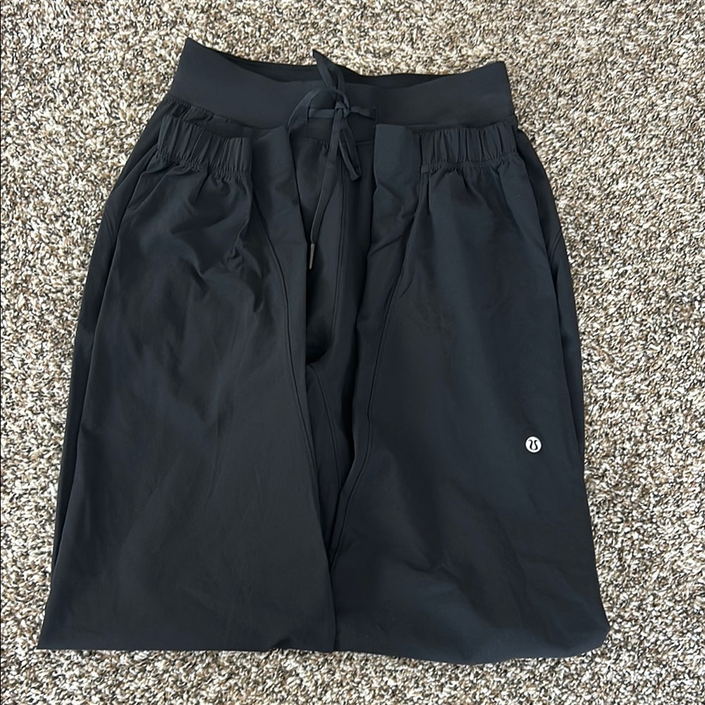 Lululemon Women’s black joggers size 2